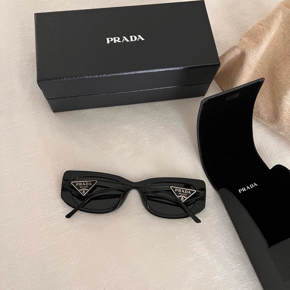 Authentic PRADA sunglasses with triangle logo - Picture 1 of 12